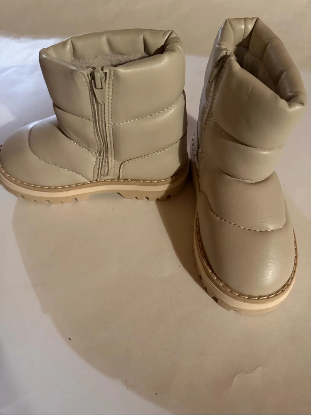 Zara Kids Puffer Boots in Beige Size 7